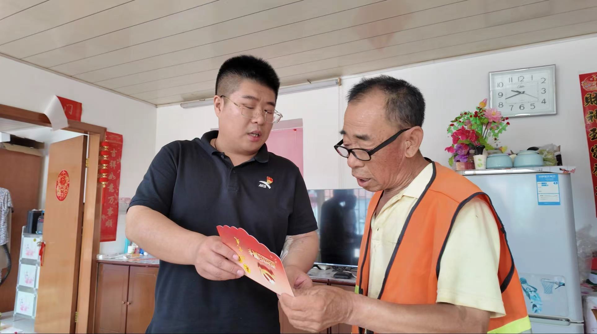 “七一”慰问送温暖 传递党情暖人心 ——碧桂园满国集团党委组织走访一线困难党员