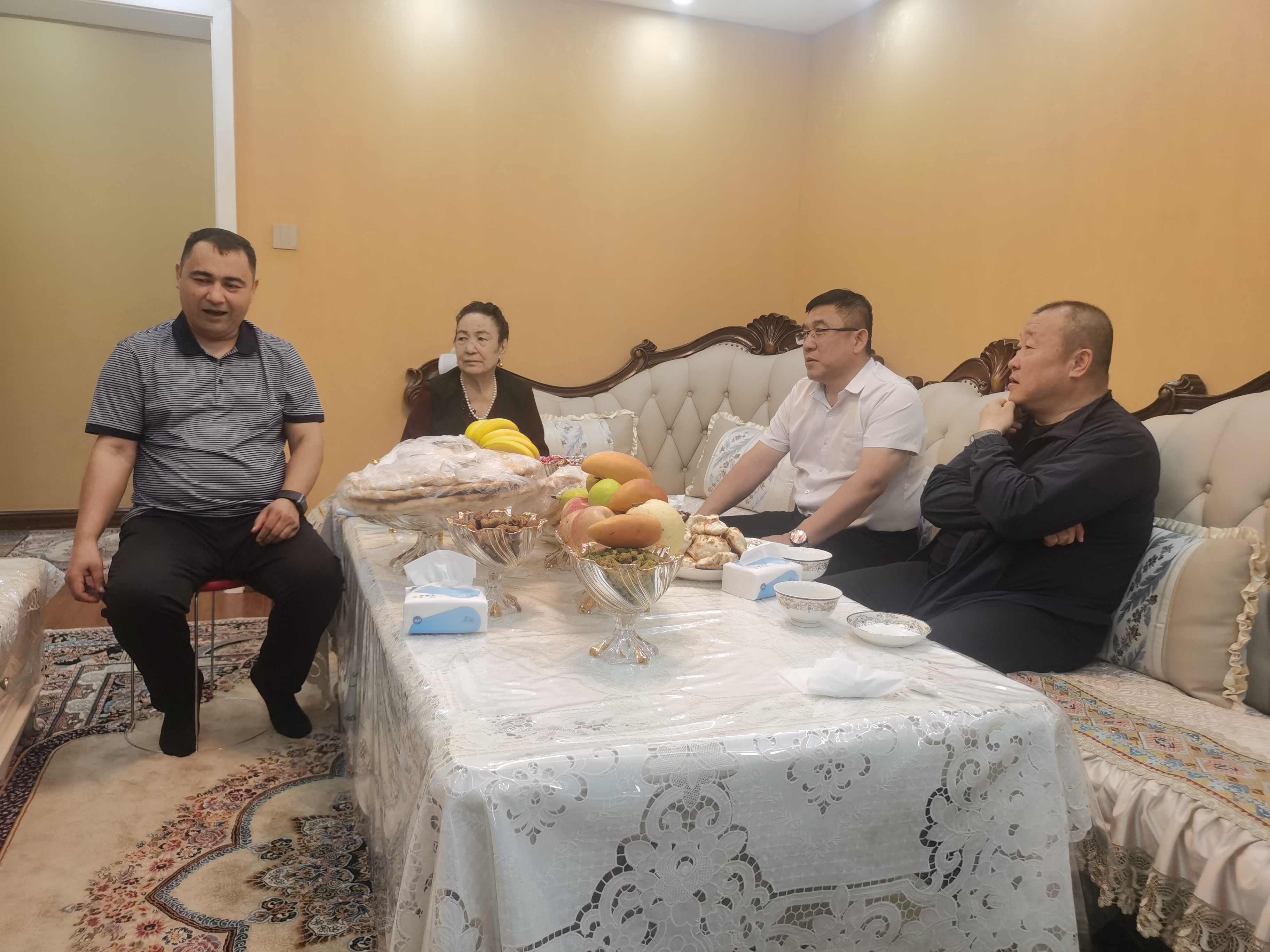 心系海外员工 情暖后方家属 ——集团领导张新建走访慰问海外员工家属